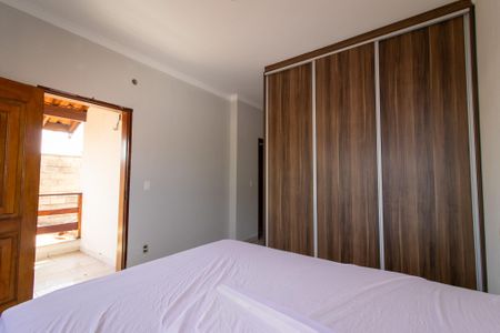 Casa à venda com 355m², 4 quartos e 5 vagasSuíte 