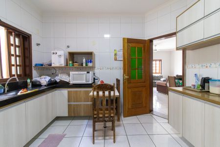 Casa à venda com 355m², 4 quartos e 5 vagasCozinha