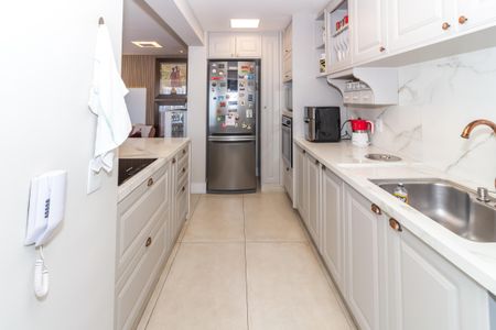 Apartamento à venda com 100m², 3 quartos e 2 vagas Apartamento à venda com 100m², 3 quartos e 2 vagasCozinha