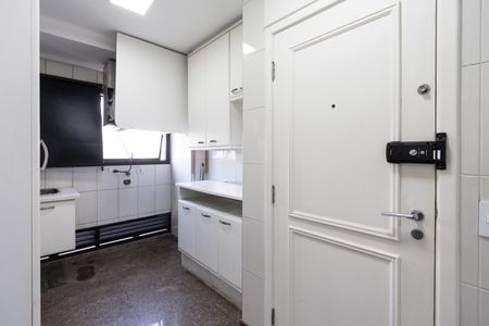 Apartamento para alugar com 171m², 3 quartos e 3 vagas Apartamento para alugar com 171m², 3 quartos e 3 vagasÁrea de Serviço