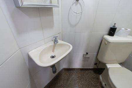 Apartamento para alugar com 171m², 3 quartos e 3 vagas Apartamento para alugar com 171m², 3 quartos e 3 vagasBanheiro de Serviço