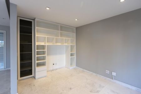 Apartamento para alugar com 171m², 3 quartos e 3 vagas Apartamento para alugar com 171m², 3 quartos e 3 vagasSala