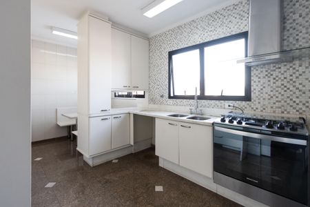 Apartamento para alugar com 171m², 3 quartos e 3 vagas Apartamento para alugar com 171m², 3 quartos e 3 vagasCozinha