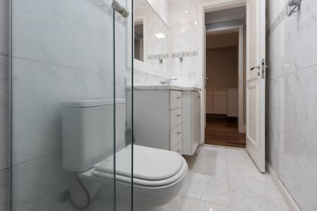 Apartamento para alugar com 171m², 3 quartos e 3 vagas Apartamento para alugar com 171m², 3 quartos e 3 vagasBanheiro da Suíte 2