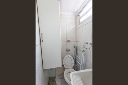 Apartamento à venda com 67m², 3 quartos e 1 vaga Apartamento à venda com 67m², 3 quartos e 1 vagaBanheiro da área de serviço