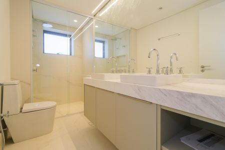 Apartamento para alugar com 186m², 3 quartos e 2 vagas Apartamento para alugar com 186m², 3 quartos e 2 vagasBanheiro da Suíte 1