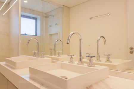 Apartamento para alugar com 186m², 3 quartos e 2 vagas Apartamento para alugar com 186m², 3 quartos e 2 vagasBanheiro da Suíte 1