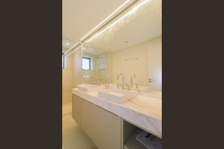 Apartamento para alugar com 186m², 3 quartos e 2 vagas Apartamento para alugar com 186m², 3 quartos e 2 vagasBanheiro da Suíte 1