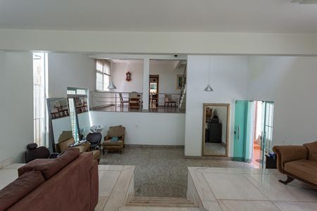 Casa à venda com 480m², 5 quartos e 5 vagasSala