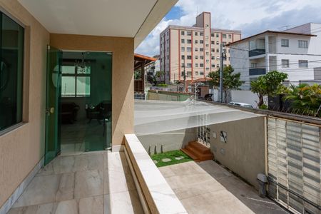 Casa à venda com 480m², 5 quartos e 5 vagasVaranda