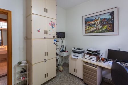 Casa à venda com 480m², 5 quartos e 5 vagasQuarto 