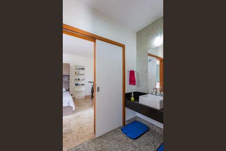 Casa à venda com 480m², 5 quartos e 5 vagasBanheiro das Semi Suíte 1 e 2