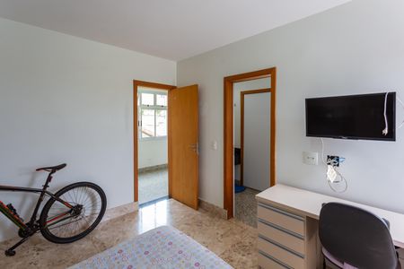 Casa à venda com 480m², 5 quartos e 5 vagasSemi Suíte 2