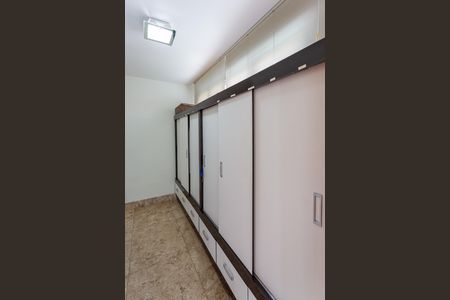 Casa à venda com 480m², 5 quartos e 5 vagasSuíte 3