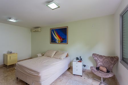 Casa à venda com 480m², 5 quartos e 5 vagasSuíte 3