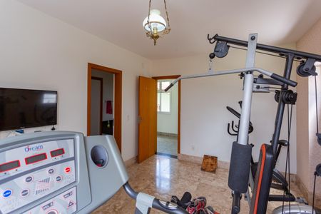 Casa à venda com 480m², 5 quartos e 5 vagasSemi Suíte 1