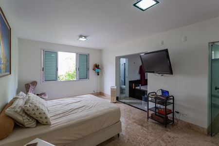 Casa à venda com 480m², 5 quartos e 5 vagasSuíte 3