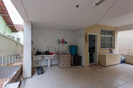 Casa à venda com 480m², 5 quartos e 5 vagasVaranda