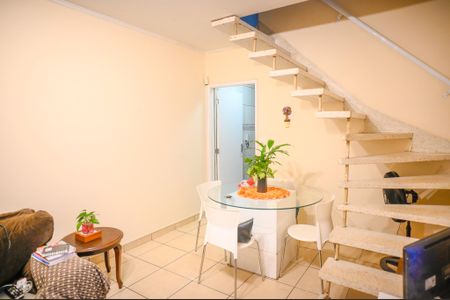 Casa para alugar com 150m², 3 quartos e 2 vagasSala