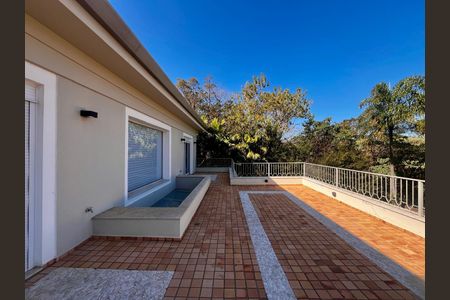 Casa de condomínio à venda com 860m², 4 quartos e 4 vagas Casa de condomínio à venda com 860m², 4 quartos e 4 vagasVaranda