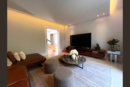 Casa de condomínio à venda com 860m², 4 quartos e 4 vagas Casa de condomínio à venda com 860m², 4 quartos e 4 vagasSala