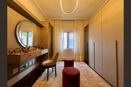 Casa de condomínio à venda com 860m², 4 quartos e 4 vagas Casa de condomínio à venda com 860m², 4 quartos e 4 vagasQuarto 1