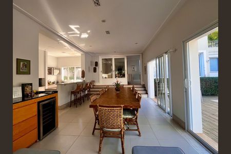 Casa de condomínio à venda com 860m², 4 quartos e 4 vagas Casa de condomínio à venda com 860m², 4 quartos e 4 vagasChurrasqueira