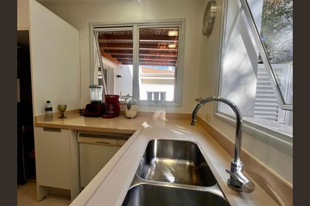 Casa de condomínio à venda com 860m², 4 quartos e 4 vagas Casa de condomínio à venda com 860m², 4 quartos e 4 vagasCozinha
