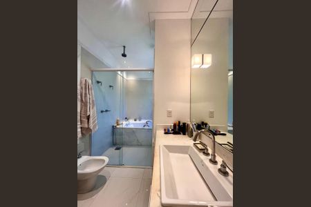 Casa de condomínio à venda com 860m², 4 quartos e 4 vagas Casa de condomínio à venda com 860m², 4 quartos e 4 vagasBanheiro da Suíte 3