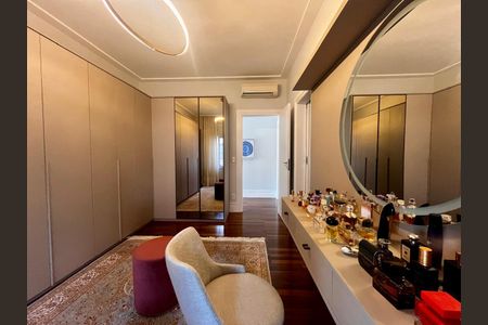 Casa de condomínio à venda com 860m², 4 quartos e 4 vagas Casa de condomínio à venda com 860m², 4 quartos e 4 vagasQuarto 1