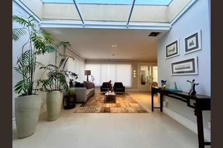 Casa de condomínio à venda com 860m², 4 quartos e 4 vagas Casa de condomínio à venda com 860m², 4 quartos e 4 vagasSala
