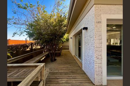 Casa de condomínio à venda com 860m², 4 quartos e 4 vagas Casa de condomínio à venda com 860m², 4 quartos e 4 vagasÁrea externa