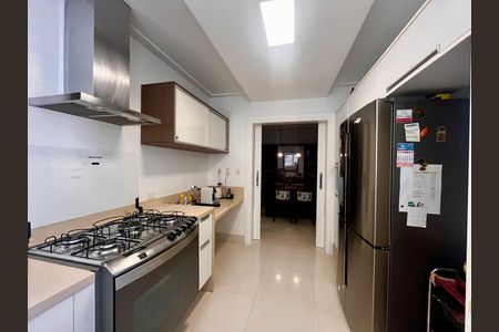 Casa de condomínio à venda com 860m², 4 quartos e 4 vagas Casa de condomínio à venda com 860m², 4 quartos e 4 vagasCozinha