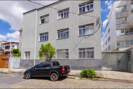 Apartamento à venda com 70m², 2 quartos e 1 vaga Apartamento à venda com 70m², 2 quartos e 1 vagaFachada