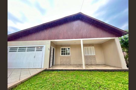 Casa à venda com 141m², 3 quartos e 2 vagas Casa à venda com 141m², 3 quartos e 2 vagasFachada
