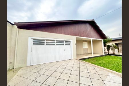 Casa à venda com 141m², 3 quartos e 2 vagas Casa à venda com 141m², 3 quartos e 2 vagasFachada