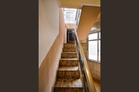 Apartamento à venda com 90m², 2 quartos e sem vaga Apartamento à venda com 90m², 2 quartos e sem vagaEscada de Acesso ao 2º Andar