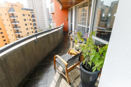 Apartamento à venda com 220m², 4 quartos e 2 vagas Apartamento à venda com 220m², 4 quartos e 2 vagasVaranda da Sala
