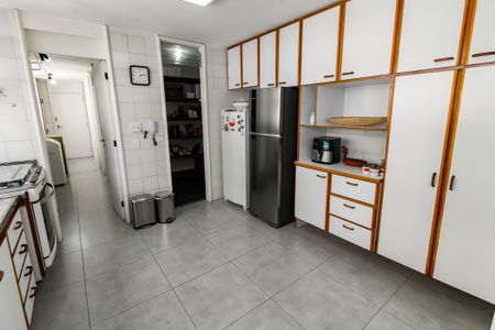 Apartamento à venda com 220m², 4 quartos e 2 vagas Apartamento à venda com 220m², 4 quartos e 2 vagasCozinha - Armários