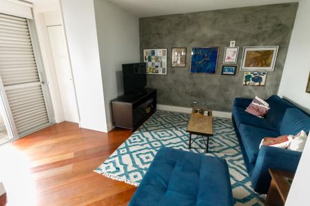 Apartamento à venda com 220m², 4 quartos e 2 vagas Apartamento à venda com 220m², 4 quartos e 2 vagasSala - TV