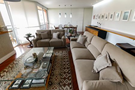 Apartamento à venda com 220m², 4 quartos e 2 vagas Apartamento à venda com 220m², 4 quartos e 2 vagasSala
