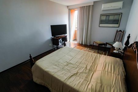 Apartamento à venda com 220m², 4 quartos e 2 vagas Apartamento à venda com 220m², 4 quartos e 2 vagasSuíte 3
