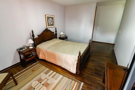 Apartamento à venda com 220m², 4 quartos e 2 vagas Apartamento à venda com 220m², 4 quartos e 2 vagasSuíte 3