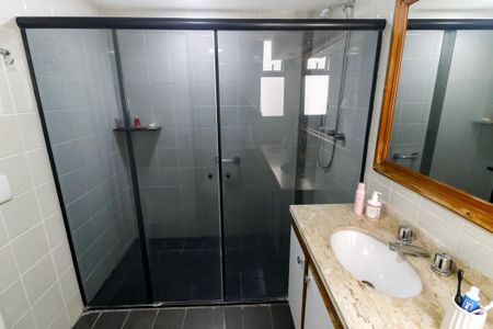 Apartamento à venda com 220m², 4 quartos e 2 vagas Apartamento à venda com 220m², 4 quartos e 2 vagasBanheiro da Suíte 3
