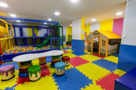 Apartamento à venda com 220m², 4 quartos e 2 vagas Apartamento à venda com 220m², 4 quartos e 2 vagasBrinquedoteca