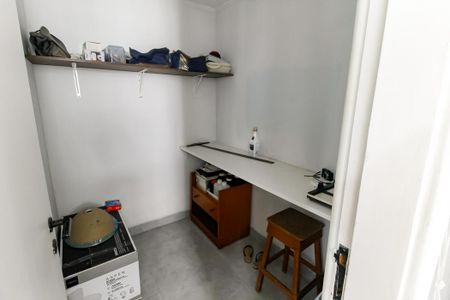 Apartamento à venda com 220m², 4 quartos e 2 vagas Apartamento à venda com 220m², 4 quartos e 2 vagasQuarto de Serviço 2