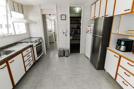 Apartamento à venda com 220m², 4 quartos e 2 vagas Apartamento à venda com 220m², 4 quartos e 2 vagasCozinha - Armários