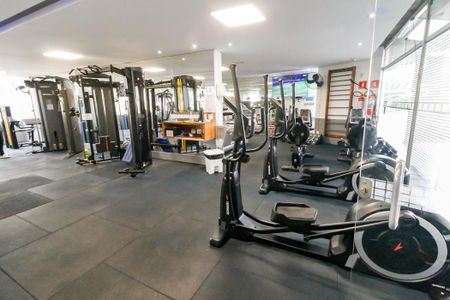 Apartamento à venda com 220m², 4 quartos e 2 vagas Apartamento à venda com 220m², 4 quartos e 2 vagasÁrea comum - Academia