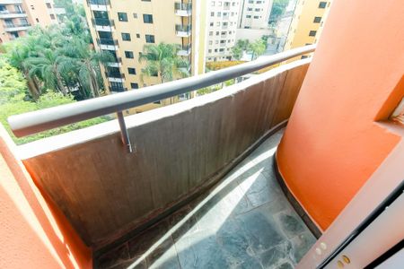 Apartamento à venda com 220m², 4 quartos e 2 vagas Apartamento à venda com 220m², 4 quartos e 2 vagasVaranda - Suíte 1