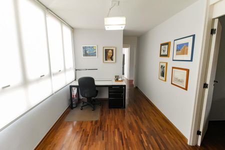 Apartamento à venda com 220m², 4 quartos e 2 vagas Apartamento à venda com 220m², 4 quartos e 2 vagasEscritório